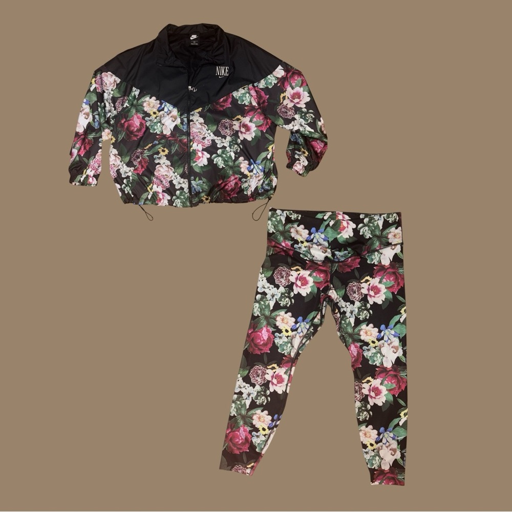 Nike Set Black Floral Jacket and Leggings